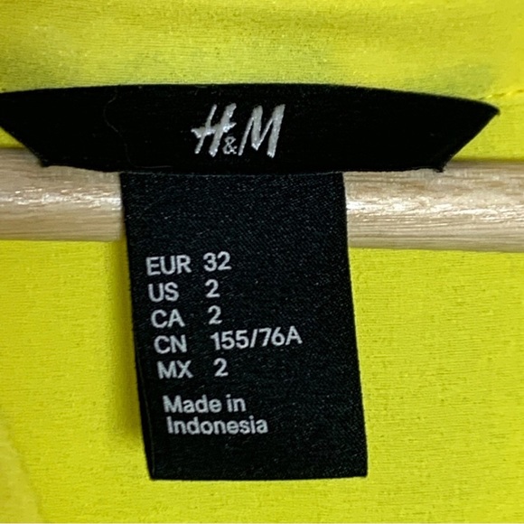 H&M Sleeveless Yellow Chiffon Button Down Blouse Sz 2 - Picture 5 of 5
